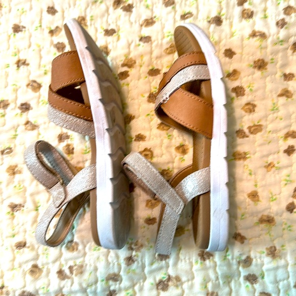 Girls Sperry Sandals size 2M - Picture 2 of 8